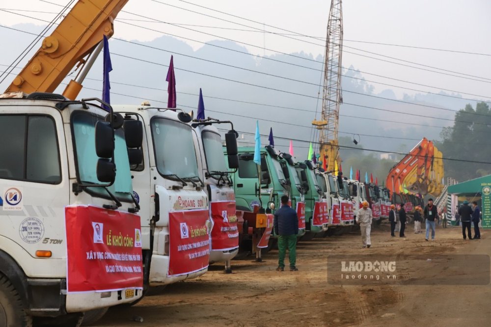 Thủ tướng dự lễ khởi công dự án đường hơn 4.000 tỉ đồng ở Hòa Bình Thủ tướng dự lễ khởi công dự án đường hơn 4.000 tỉ đồng ở Hòa Bình