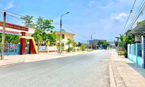 Gần chợ Huyện, 210m2, sẵn sổ, giá 6xx