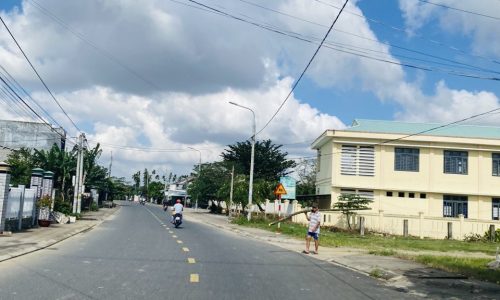 Chính chủ – 90m2 – đường oto – cạch đường nhựa.