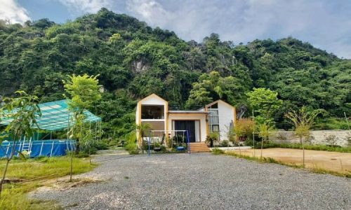 BÁN GẤP LÔ ĐẤT CÓ DT 1400m2 LƯNG TỰA NÚI ĐÃ CÓ SẴN CĂN HOMESTAY VÀ KHUÔN VIÊN NGHỈ DƯỠNG