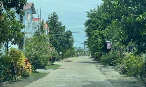 3 lô mặt tiền  nằm cách QL1A 200m,sát chợ Bà Rén,giá 6xx /1 lô.