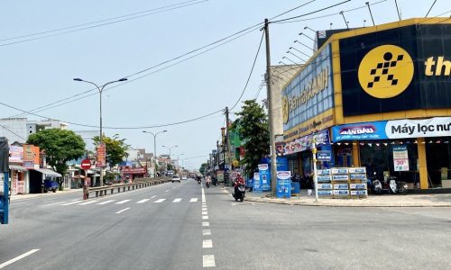 145m2  nở hậu Full đất ở nằm cách QL1A 200m,giá 650tr/lô.